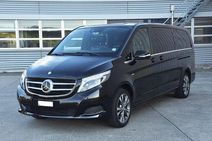 Brussels To Paris Luxury Transfer image