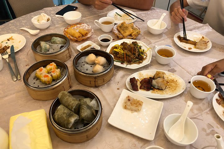 6-Hour Private Hong Kong Layover Tour image