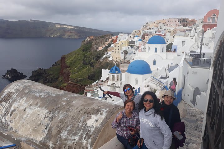 Private Overview of Santorini: Prime destinations with local appetizers! image