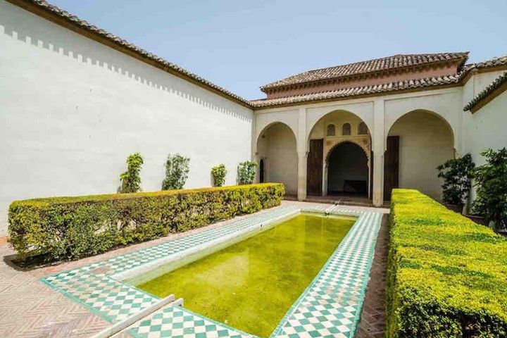 Alcazaba and Nasrid Palace in Malaga Private Walking Tour image