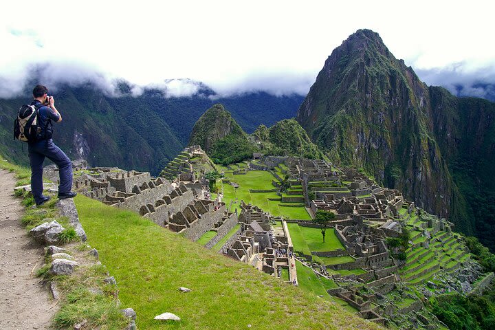 Sacred Valley Tour to Machu Picchu 2D-1N image