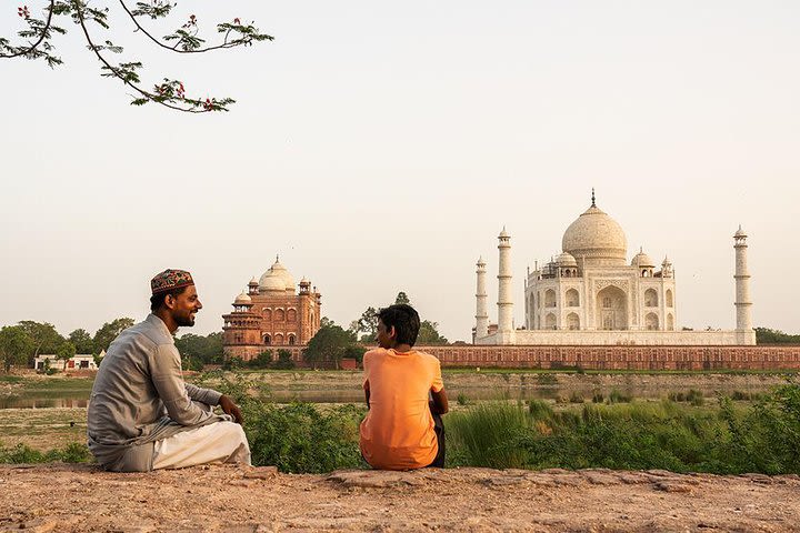Taj Mahal Sunrise and Agra Fort Tour From Delhi By Car image