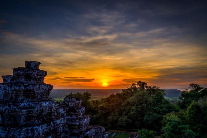 Angkor Wat Full-Day Small Group Tour with Sunset image
