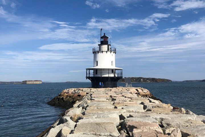 5 Lighthouse Bike Tour with XL Lobster Roll image