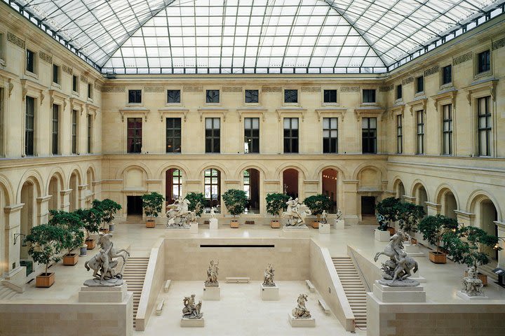 Guided Tour of the Louvre Museum (reserved access) image