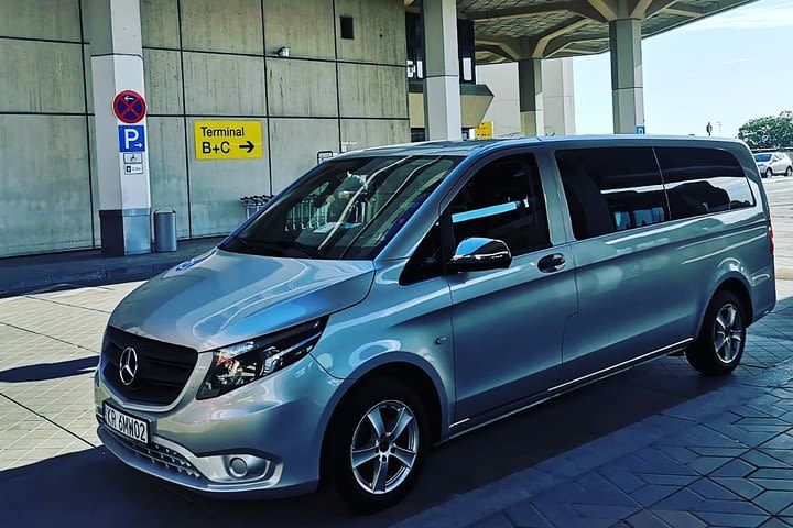 From Krakow to Praha Airport Private Transfer  image