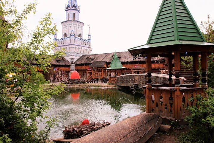 Izmailovo Market souvenir shopping Tour in your Kremlin image