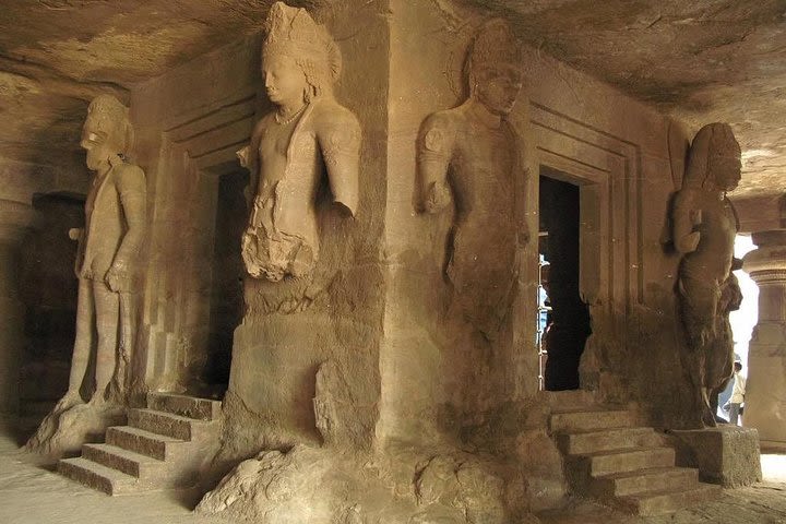 Elephanta Caves Tour including Lunch and Transport image