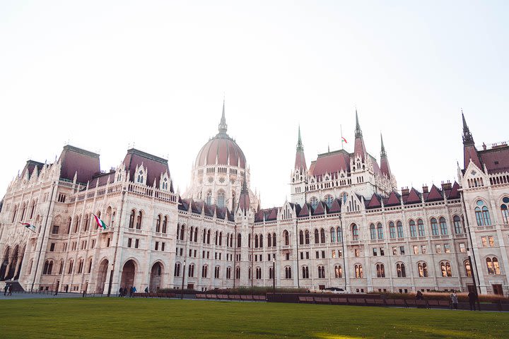 Budapest Historical Sightseeing - Walking Tour image