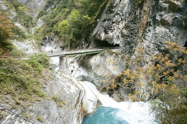 6 days Yeliou (Queen`s head) and Taroko, East coast tour by train and bus  image