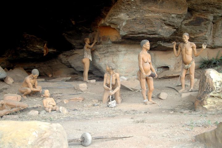 Drakensberg Cave Art & Mandela Capture Site Tour image