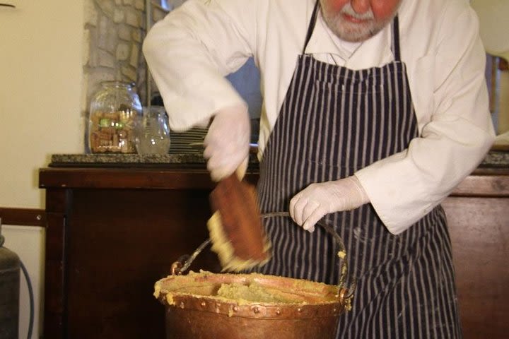 Cooking experience in the heart of Abruzzo: learn to make La polenta Rognosa image