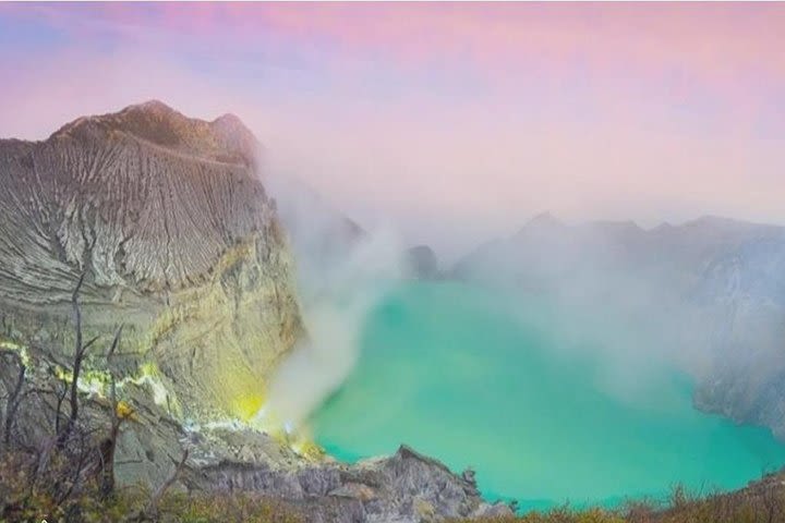 Kawah Ijen Midnight Tour (1 Day) image