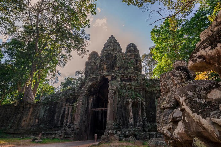 1-Day Wonder Angkor Wat Small Circuit Tour with Sunset image