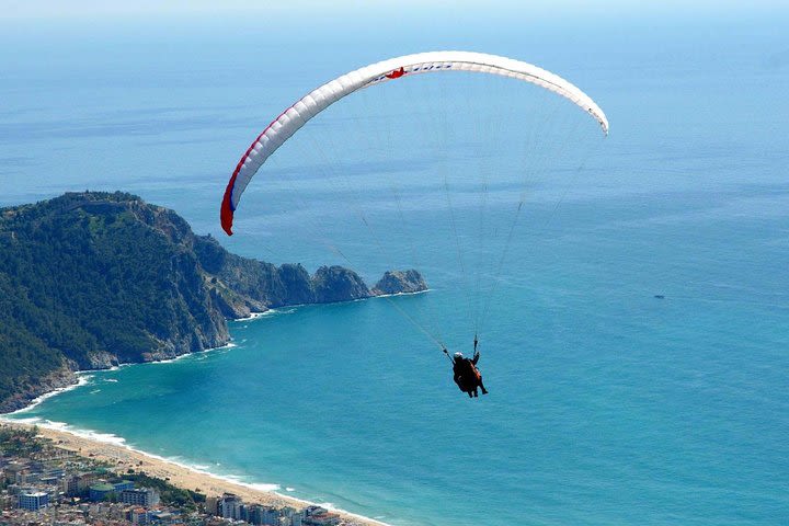 Alanya Paragliding Experience with Pilot image