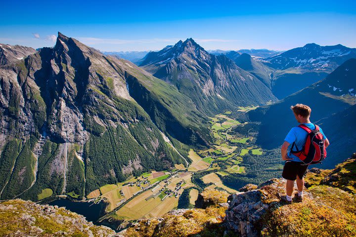 Hiking Mount Slogen image