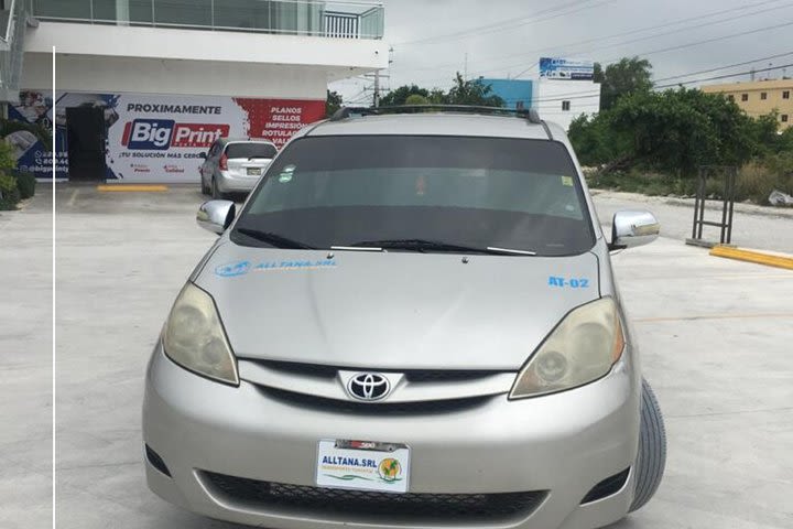 Private Transfer Zone of Punta Cana (1 to 4 pax) Toyota Sienna (Price per Way) image