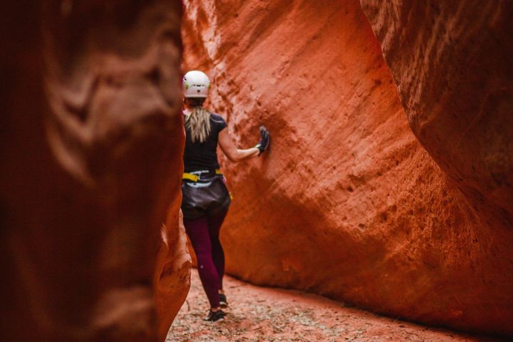 Peekaboo Slot Canyon Jeep Tour image