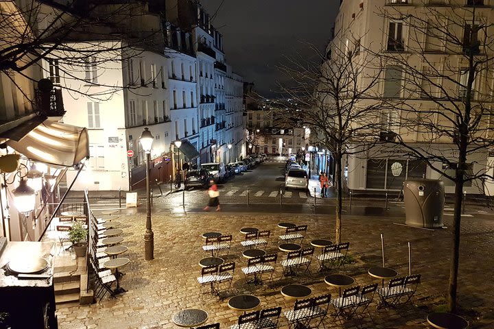 Montmartre by Night Private Tour image