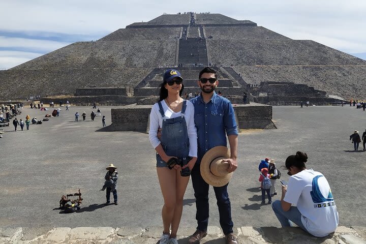 El mejor Tour Privado, Piramides de Teotihuacán y Basílica. todo iIncluido ! image