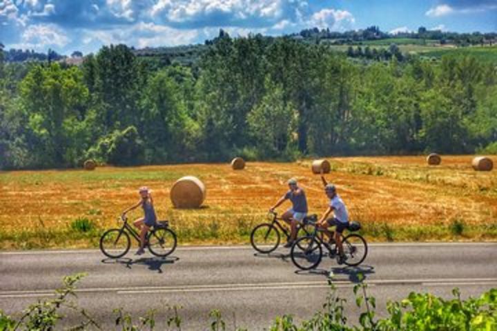 Discover the Via Francigena and San Gimignano on an E-Bike
 image