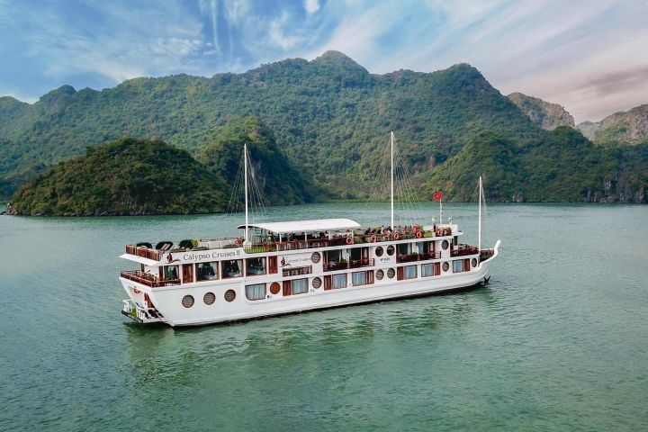 2-Day Halong Bay & Lan Ha Bay Cruise image