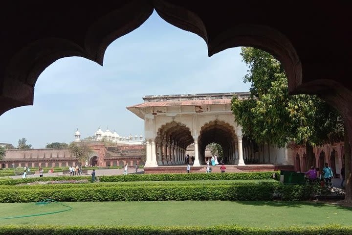 Agra Same Day Trip from Delhi with Air conditioned Vehicle,Lunch & Guide Service image