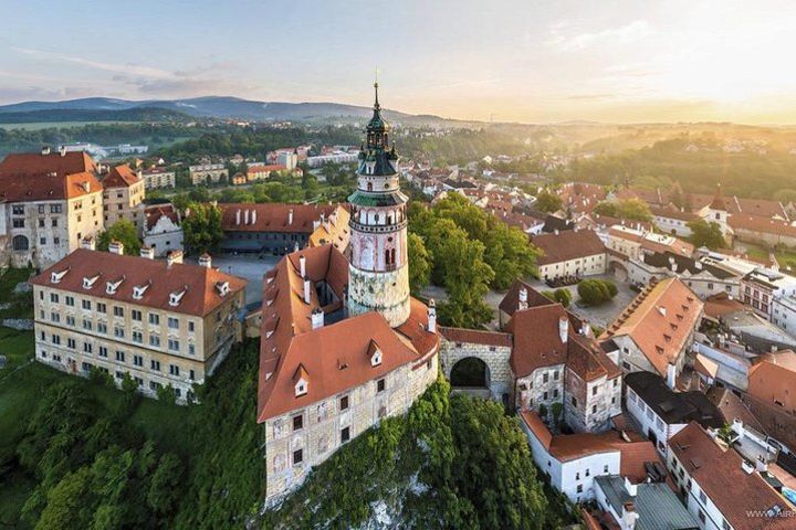 10 days private sightseeing tour from Prague to Budapest image