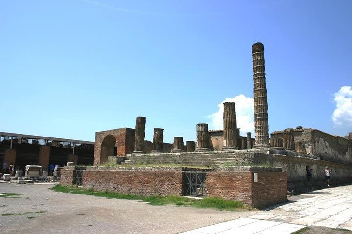 Pompeii & Archaeological Museum Of Naples Walking Tour With A Real Archaeologist image