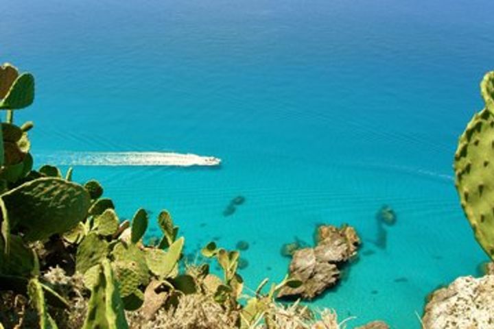 ESCLUSIVE PRIVATE BOAT TOUR IN TROPEA. Just you and your family image