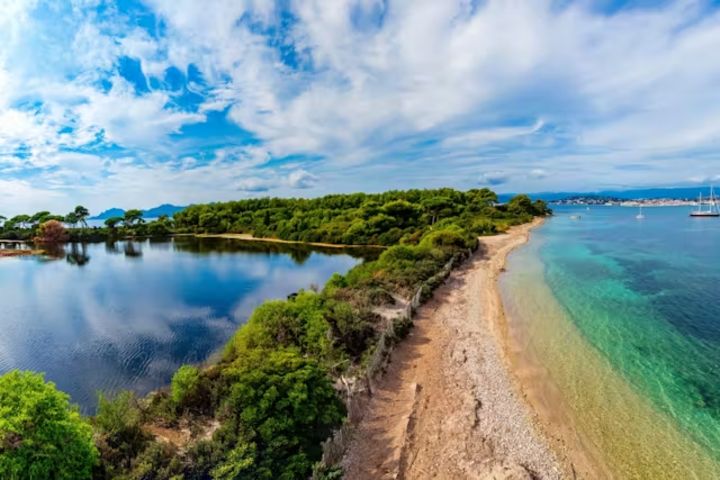 L'île Sainte-Marguerite depuis Cannes en Ferry aller-retour image