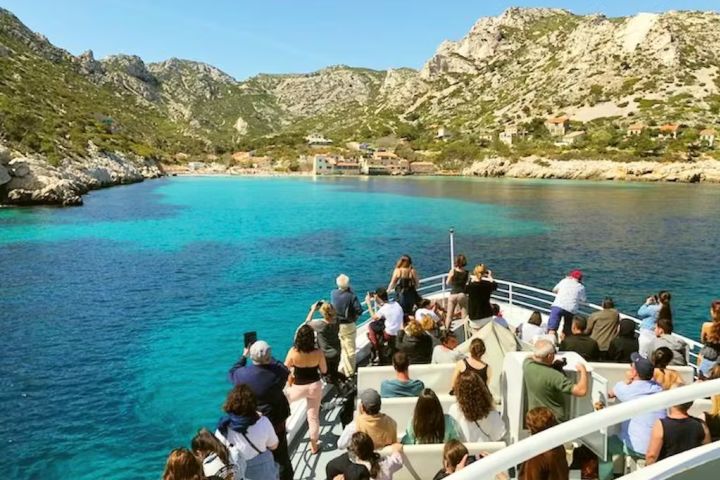 Balade en bateau aux Calanques de Marseille - L'Essentiel image