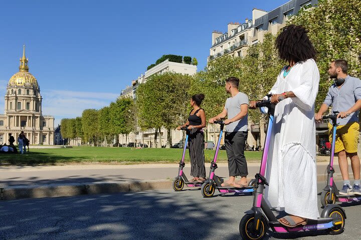 4H Audioguided Tour in E-Scooter in Paris (App + GPS) image