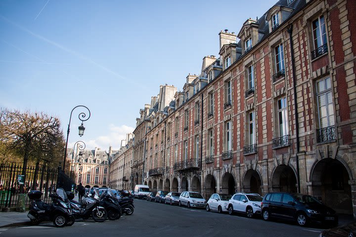 Shopping in Paris: Small-Group Fashion and Fragrance Insider Tour in the Marais image