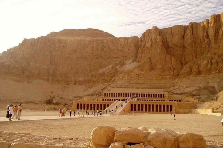 From Hurghada: Day Trip to visit Luxor and Valley of the Kings image