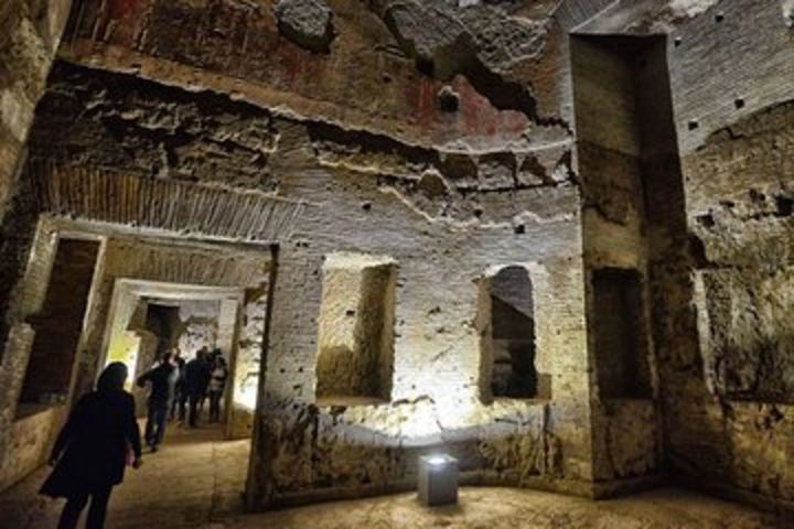 Small-Group Colosseum Tour and Cesar's Palace Virtual Reality image