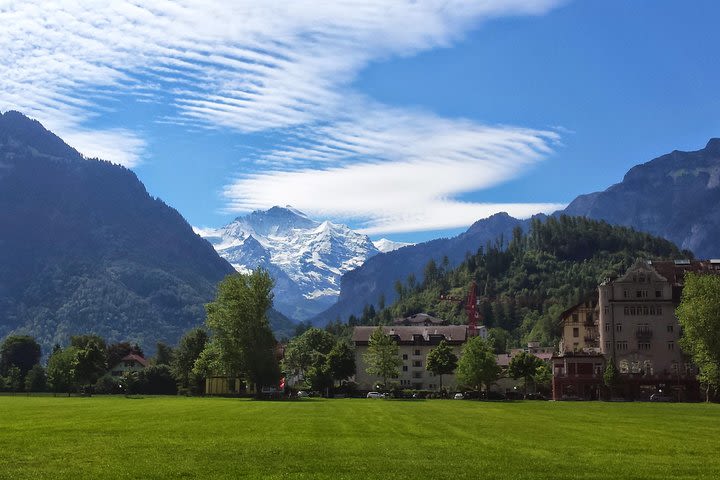 Private Interlaken tour - Lake Thoune, lake Brienz, Lauterbrunnen & Interlaken image