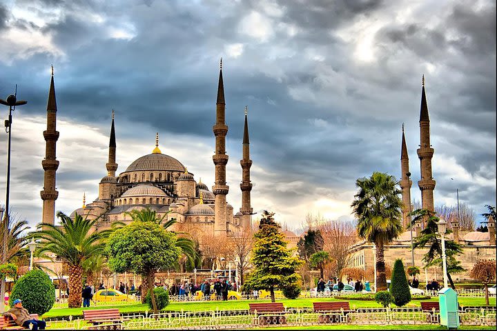 Istanbul Morning: Half-Day Tour with Blue Mosque, Hagia Sophia & Grand Bazaar image