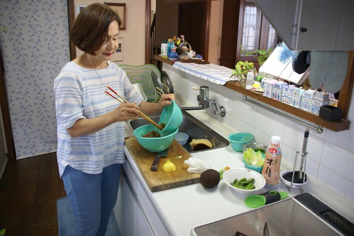 Private Market Tour and Cooking Lesson With a Tokyo Native Makiko in Her Home image