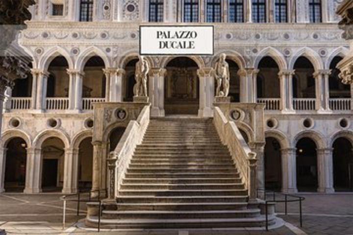 Venice: Doge's Palace guided tour and gondola ride image