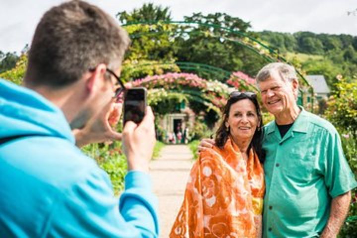 Giverny including Monet’s Gardens and Gravesite Small-Group Half-Day Trip image