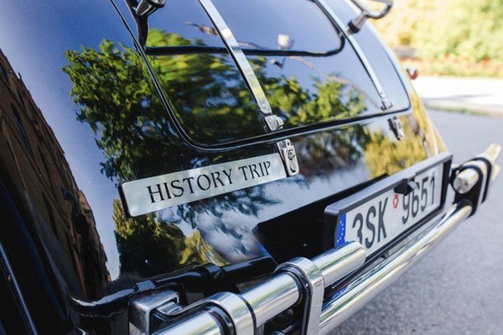 Vintage Cars Prague - Grand City Tour 120min / 1-6 pers. image