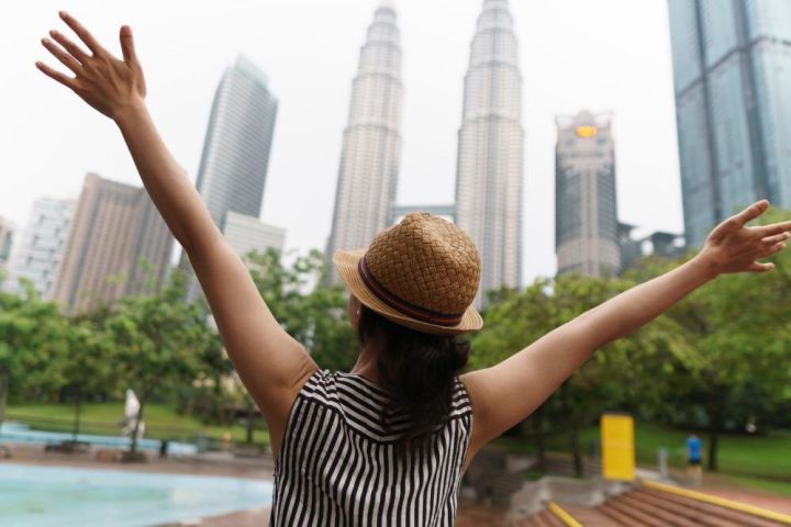 Kuala Lumpur City Tour with Petronas Towers & Batu Caves image