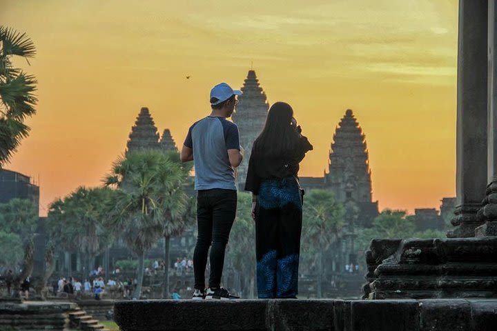 1-Day Angkor Wat Shared Tour With Sunrise Small-Group image