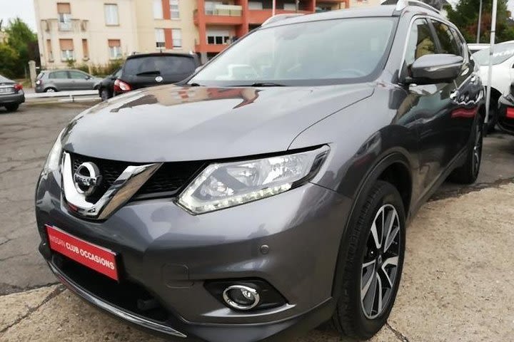 Airport transfers everywhere in Mauritius in Nissan X Trail Suv image