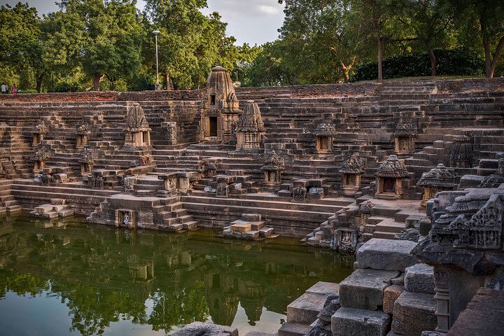 Easy Day Trip to Modhera Sun Temple & Rani ki Vav from Ahmedabad In Premium Car image