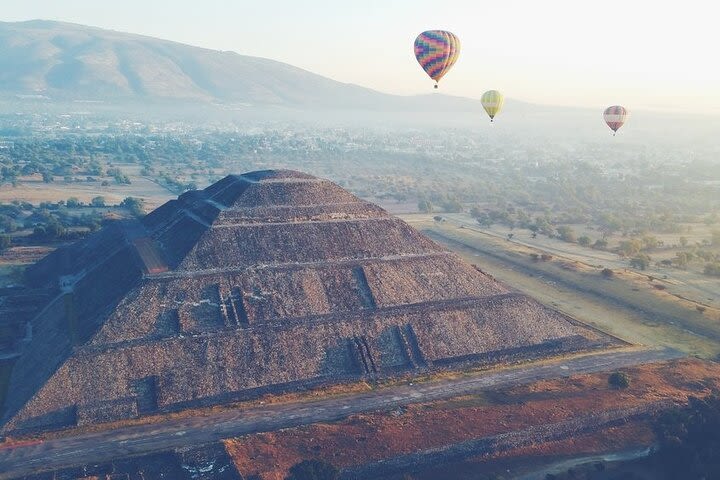 Private Tour: Teotihuacan Pyramids Hot Air Balloon Ride image