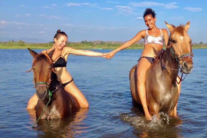 Beach Horseback Riding Excursion (3 hours) in Mazunte, La Ventanilla image