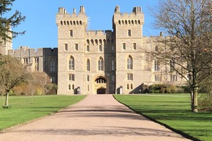 Windsor Castle and Hampton Court Private Car Tour image