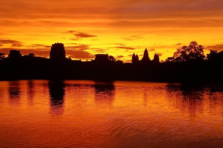 Angkor Wat Sunrise Guided Tours, Small Group Angkor Wat, Bayon & Ta Prohm ( 3 Up To 10 Pax ) image